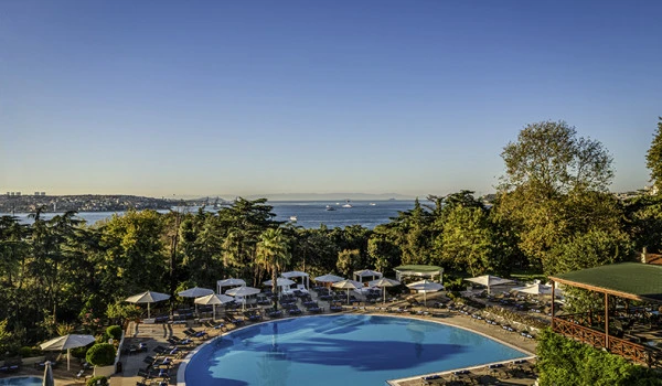 Swissotel The Bosphorus’un havuz deneyimiyle şehirde kucuk bir kacamak